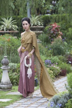 ชุดไทยเจ้าสาว ชุดไทยจักรพรรดิ์ เช่าที่แบมบี้ เวดดิ้ง ห้วยขวาง